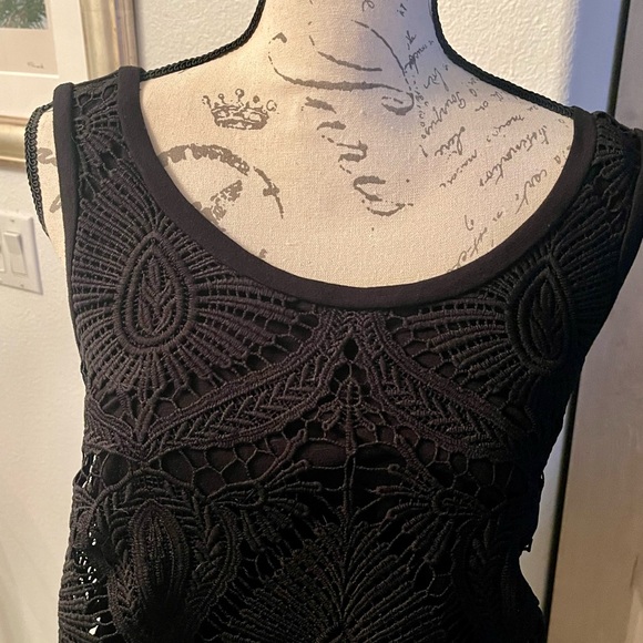 Lane Bryant crocheted lace sleeveless tank top size 14/16W. - Picture 2 of 2